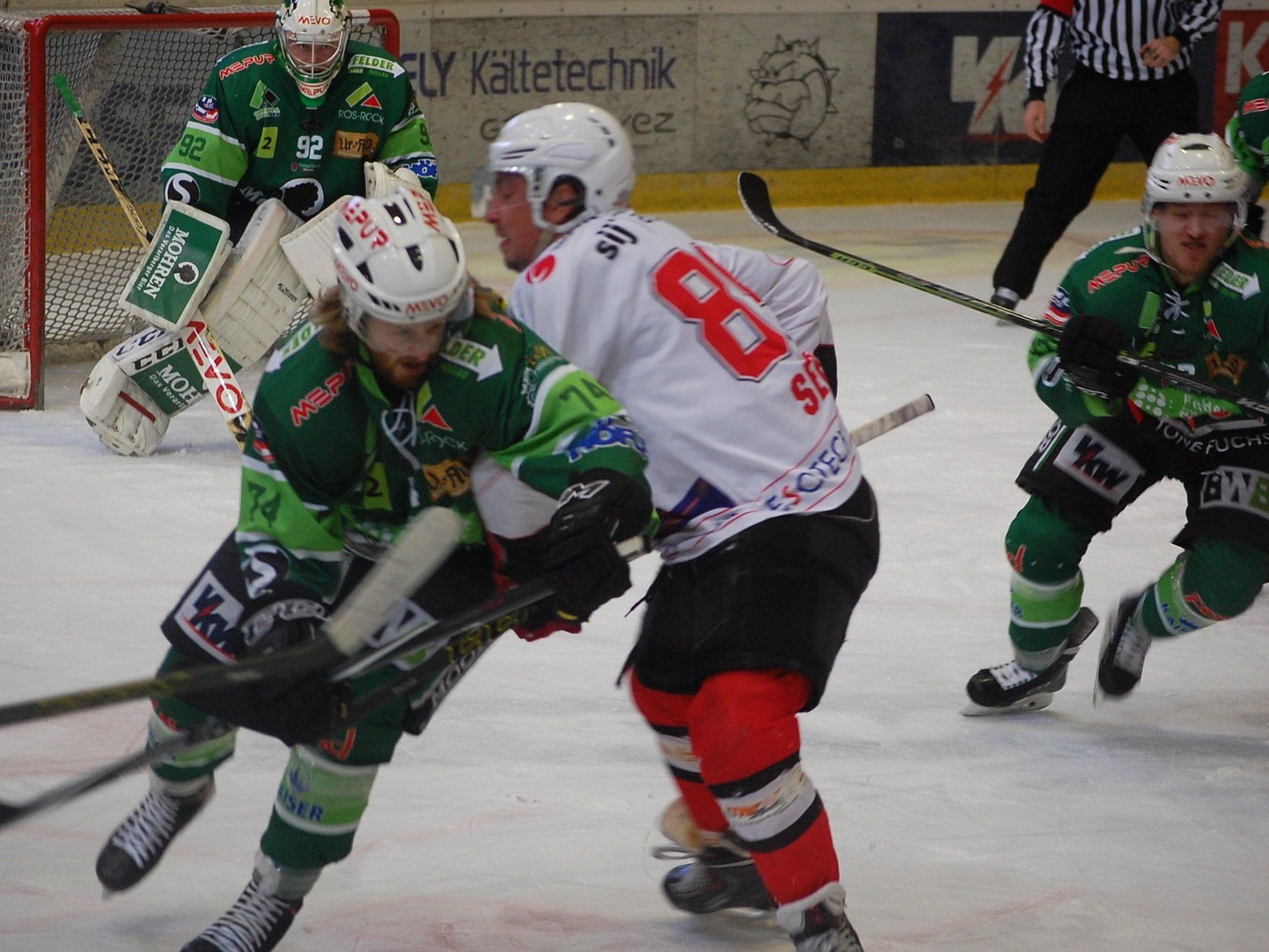 Marcel Wolf & Co. bestreiten das erste Heimspiel gegen Jesenice. Marcel Wolf & Co. bestreiten das erste Heimspiel gegen Jesenice.