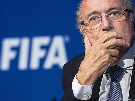 Blatter denkt nicht an sofortigen Rücktritt Blatter denkt nicht an sofortigen Rücktritt