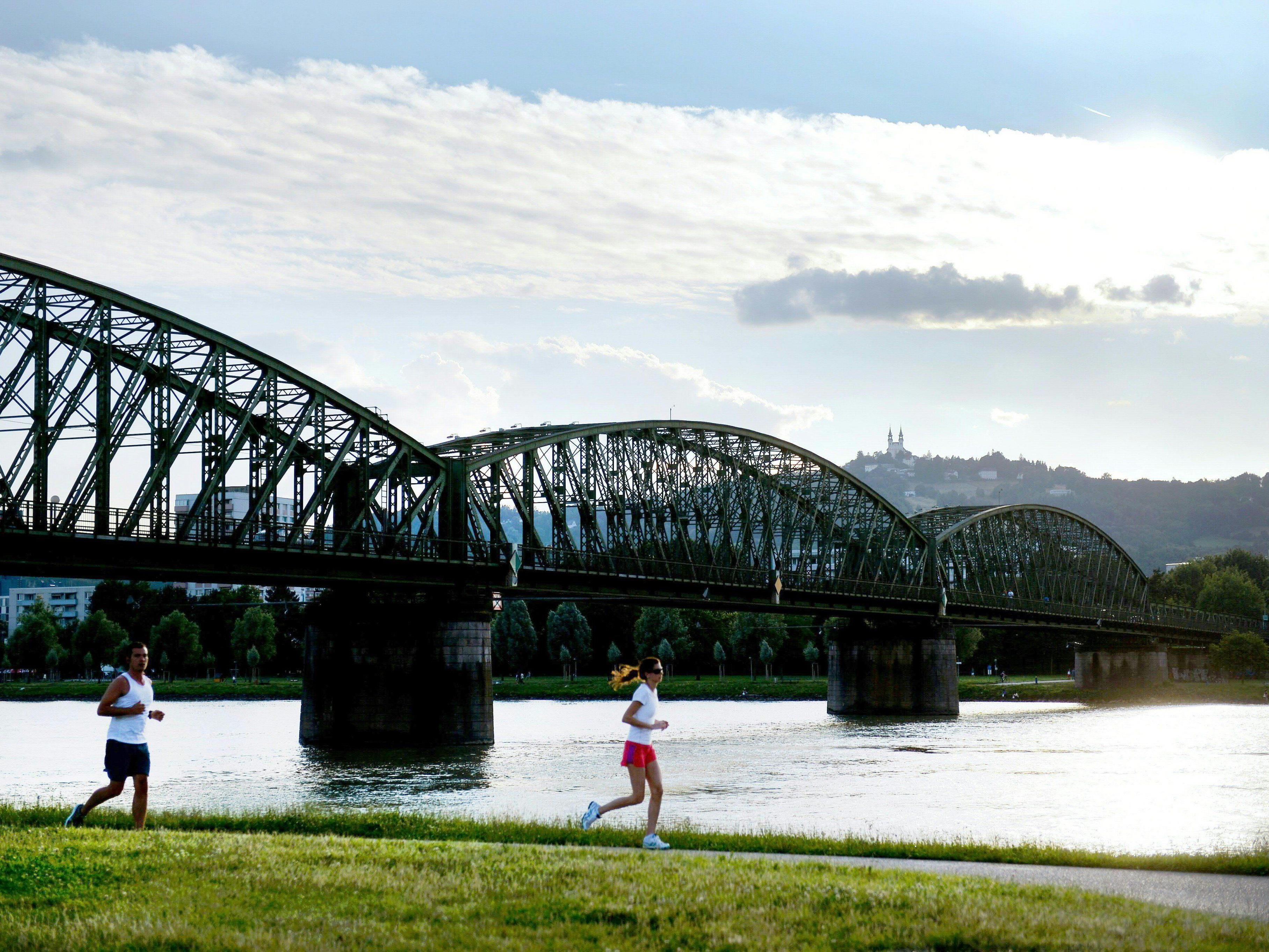 Bei der Landtagswahl wurde auch über eine neue Eisenbahnbrücke abgestimmt.