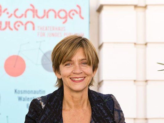Regisseurin Corinne Eckenstein übernimmt die künstlerische Leitung im Dschungel Wien. Regisseurin Corinne Eckenstein übernimmt die künstlerische Leitung im Dschungel Wien.