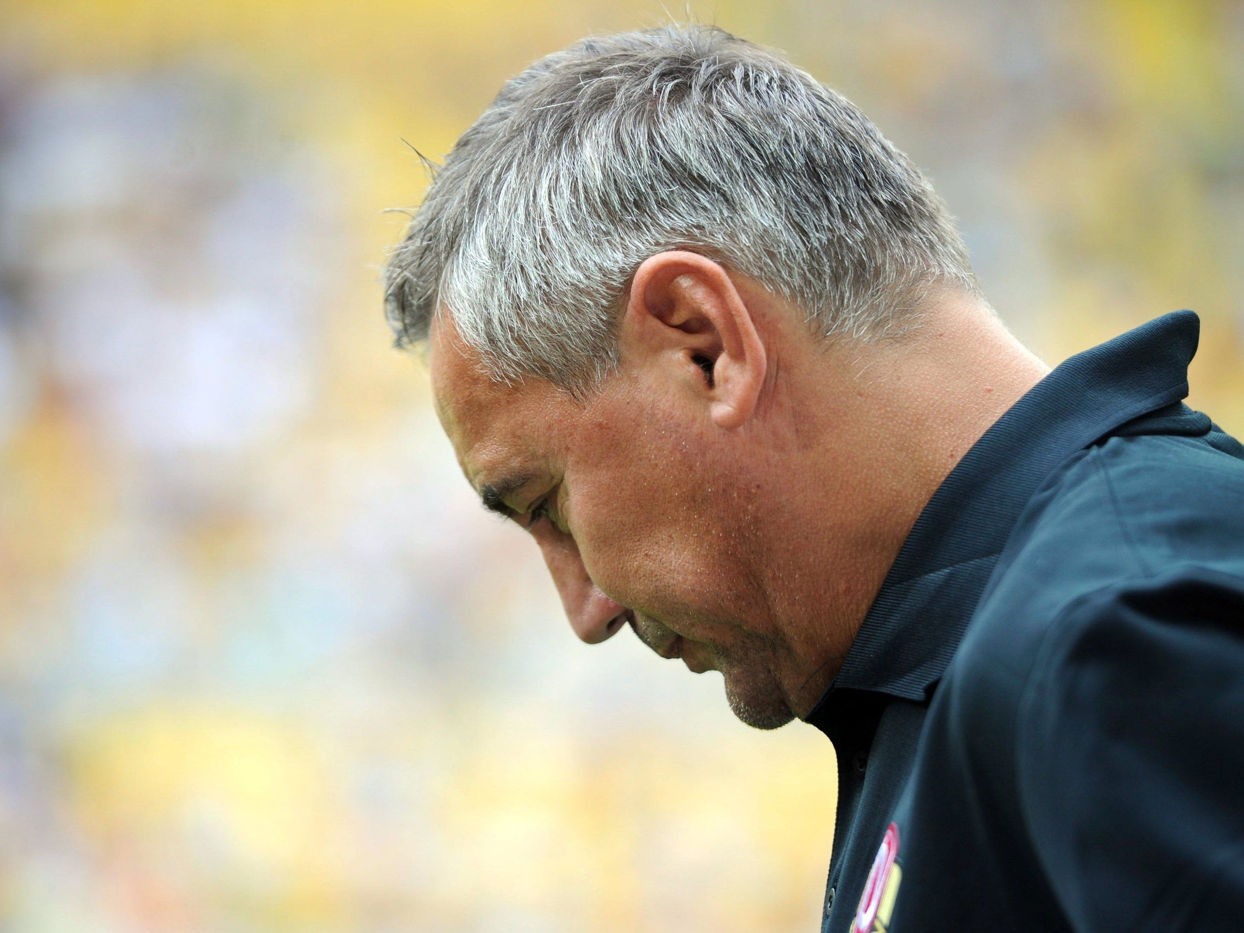 Der Trainerstuhl von Peter Pacult wackelt: Der FAC ist immer noch punktelos. Der Trainerstuhl von Peter Pacult wackelt: Der FAC ist immer noch punktelos.