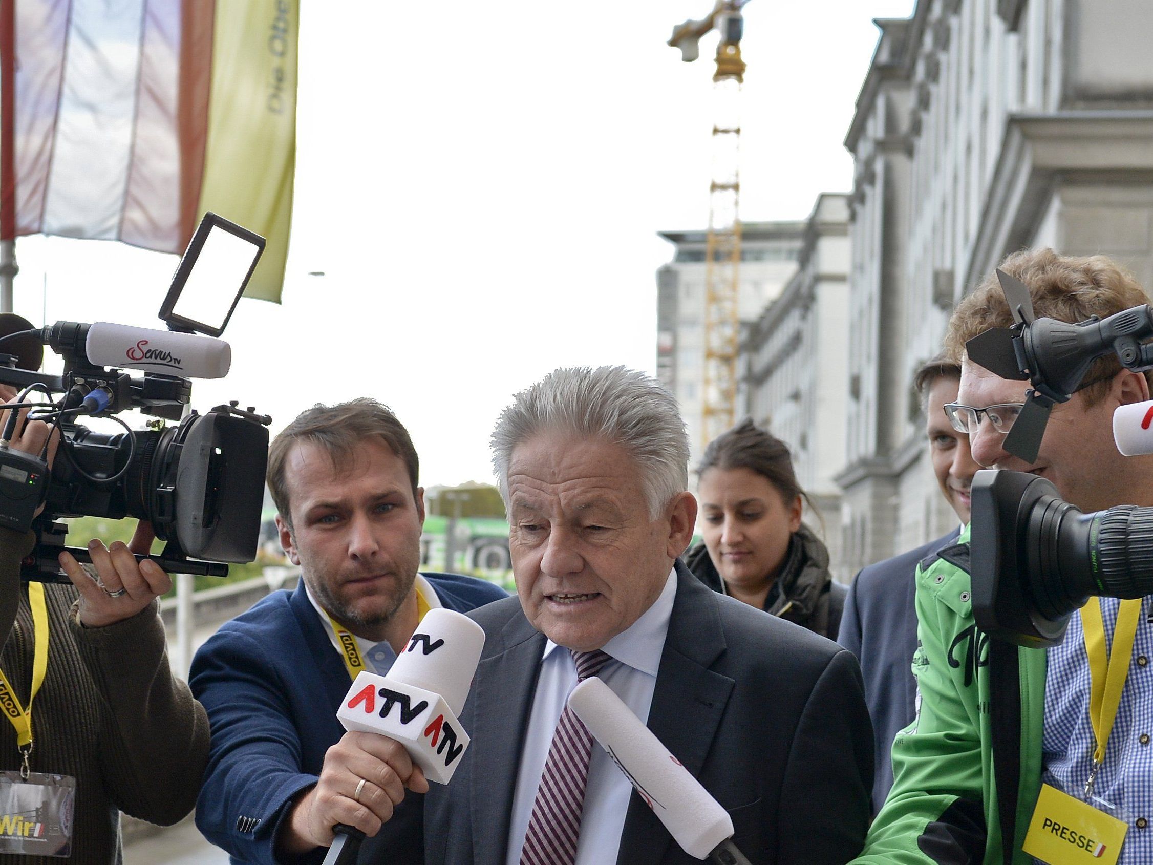 Am Mittwoch treffen sich die Parteien zu Sondierungsgesprächen. Am Mittwoch treffen sich die Parteien zu Sondierungsgesprächen.