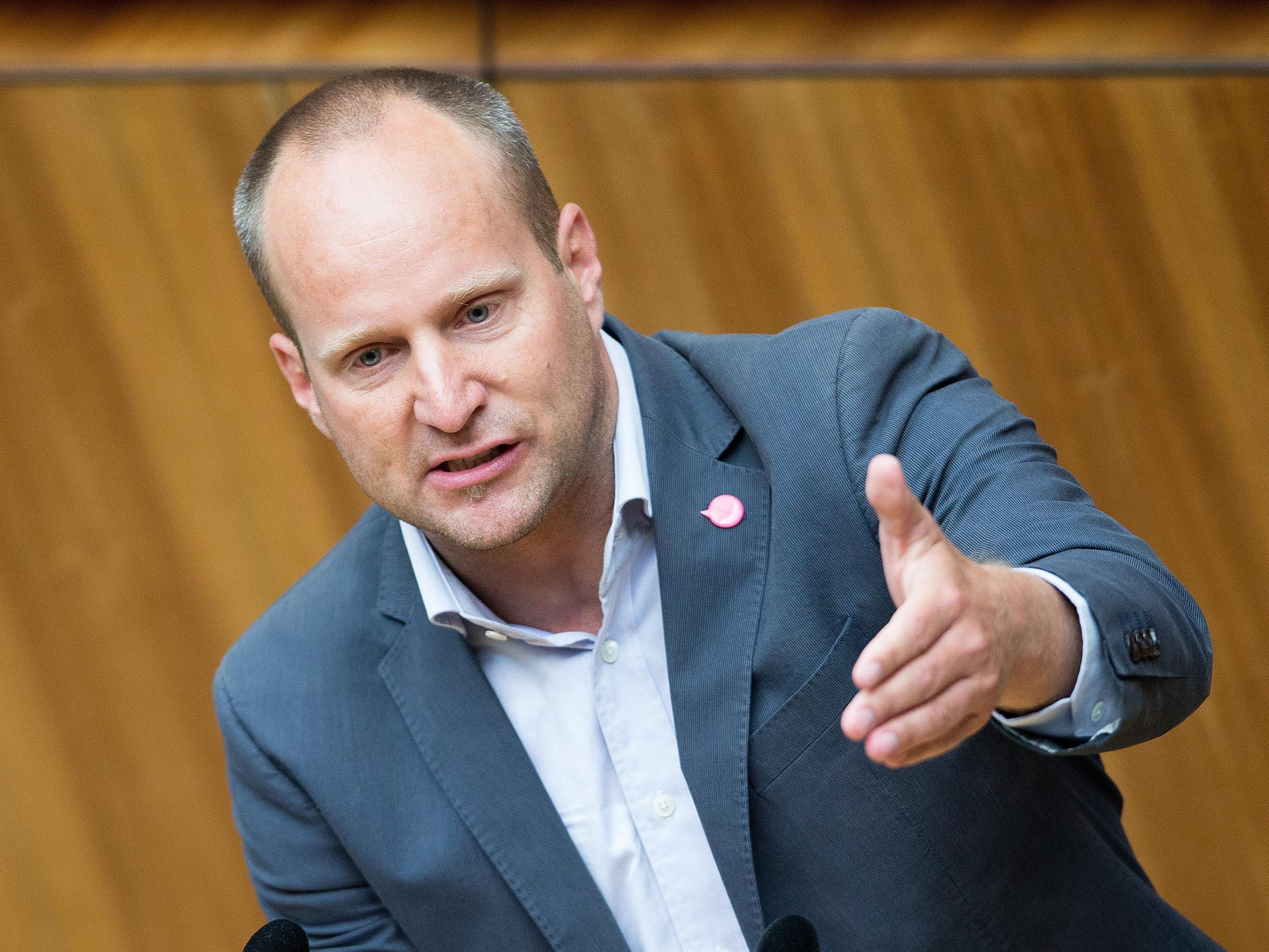 Matthias Strolz schießt scharf gegen die SPÖ.