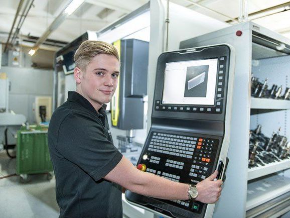 David Fercher mag seine herausfordernde Arbeit bei Mersen und schätzt den weltweiten Kundenkontakt. Bildquelle: Mersen, Veröffentlichung honorarfrei David Fercher mag seine herausfordernde Arbeit bei Mersen und schätzt den weltweiten Kundenkontakt. Bildquelle: Mersen, Veröffentlichung honorarfrei