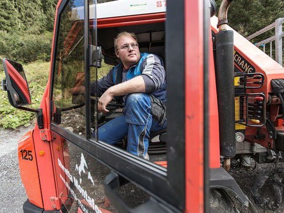 Florian Maier sorgt als Pistenretter und Lawinensprenger für Sicherheit auf den Pisten im Montafon. Silvretta Montafon / Philipp Schilcher, Veröffentlichung honorarfrei Florian Maier sorgt als Pistenretter und Lawinensprenger für Sicherheit auf den Pisten im Montafon. Silvretta Montafon / Philipp Schilcher, Veröffentlichung honorarfrei
