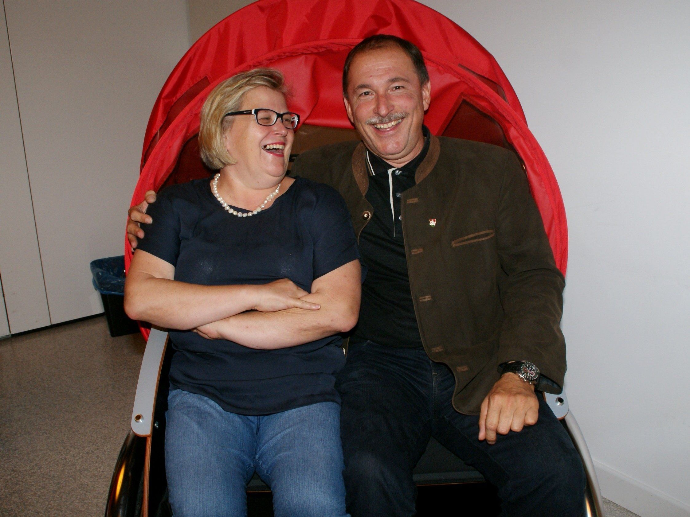 Die Rikschas Wilma und Fred wurden fröhlich in der Marktgemeinde begrüßt! Die Rikschas Wilma und Fred wurden fröhlich in der Marktgemeinde begrüßt!