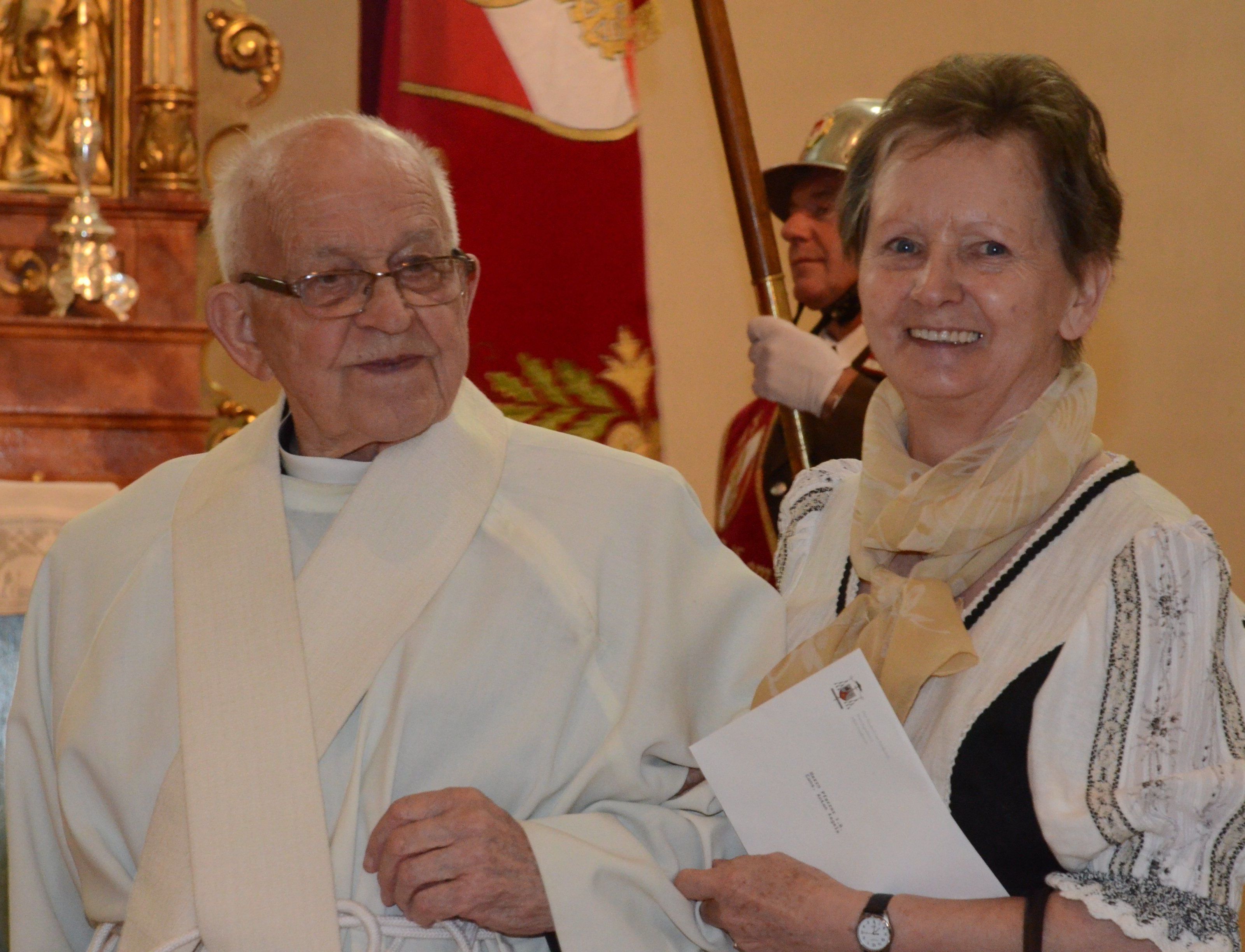 Pfarrköchin Sigrid Weingrill mit Pfarrer Anton Kegele Pfarrköchin Sigrid Weingrill mit Pfarrer Anton Kegele