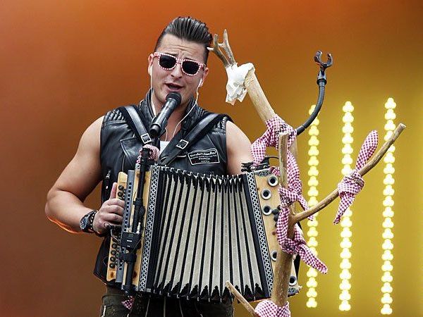 Andreas Gabalier sucht Fans, die beim Dreh zum "Hulapalu"-Video dabeisein möchten Andreas Gabalier sucht Fans, die beim Dreh zum "Hulapalu"-Video dabeisein möchten