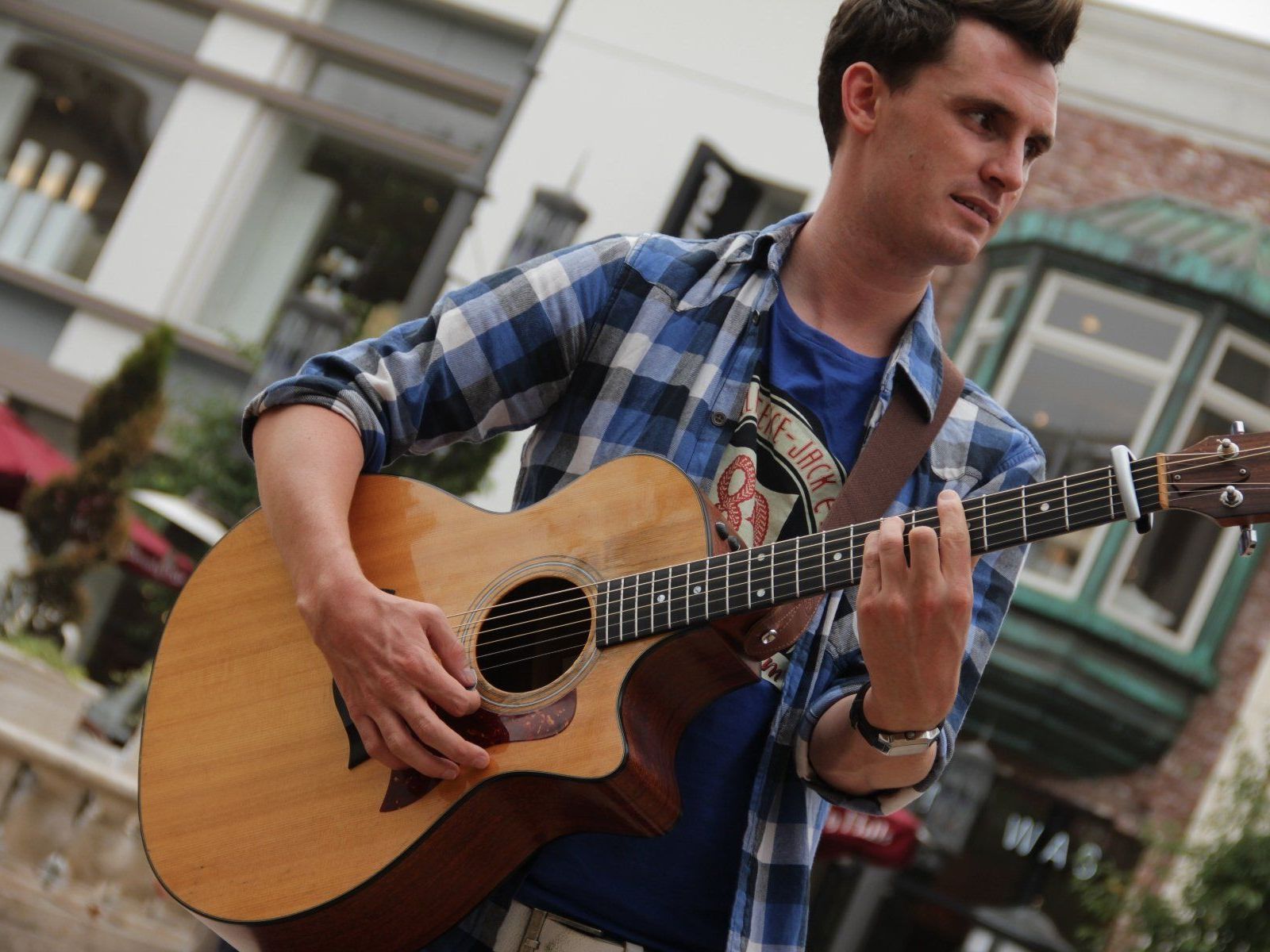 Einladung zu einem außergewöhnlichen Konzert mit Sänger und Gitarrist James Cottriall im „hokus“ in Hohenweiler. Einladung zu einem außergewöhnlichen Konzert mit Sänger und Gitarrist James Cottriall im „hokus“ in Hohenweiler.