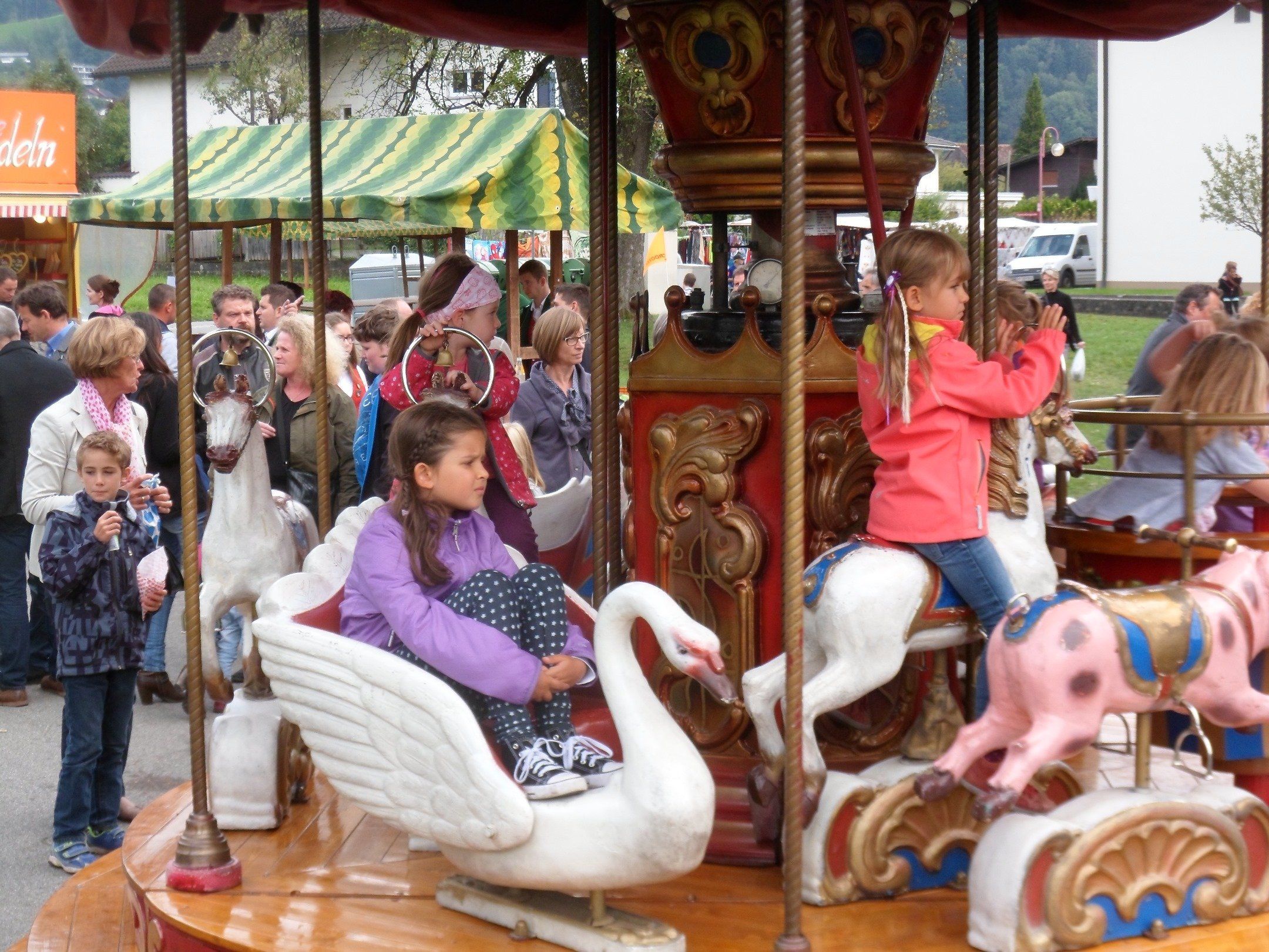 Tolle Marktstimmung für groß und klein auf den Märkten im Vorderland Tolle Marktstimmung für groß und klein auf den Märkten im Vorderland