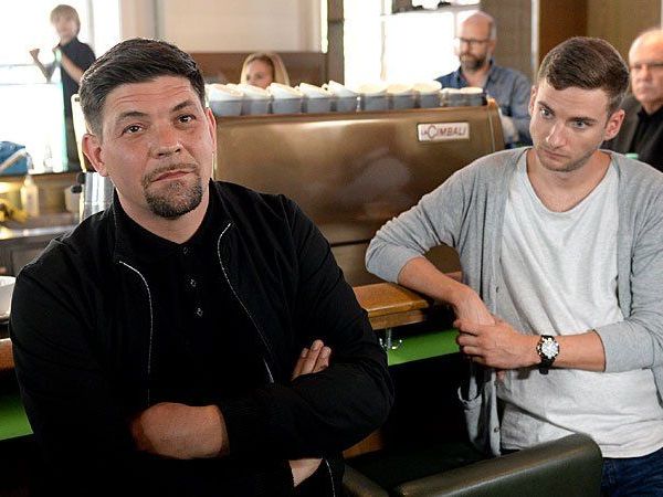 Tim Mälzer (l.) und Küchenchef Aaron Waltl bei der Lokal-Präsentation im MAK