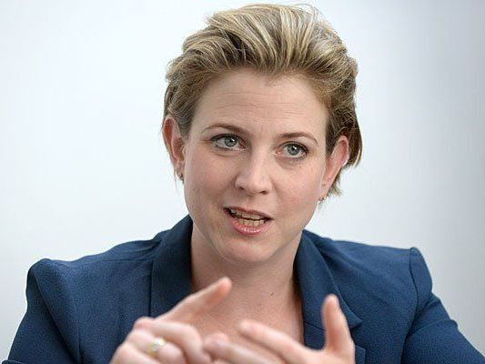 Beate Meinl-Reisinger verließ vorzeitig den Nationalrat Beate Meinl-Reisinger verließ vorzeitig den Nationalrat