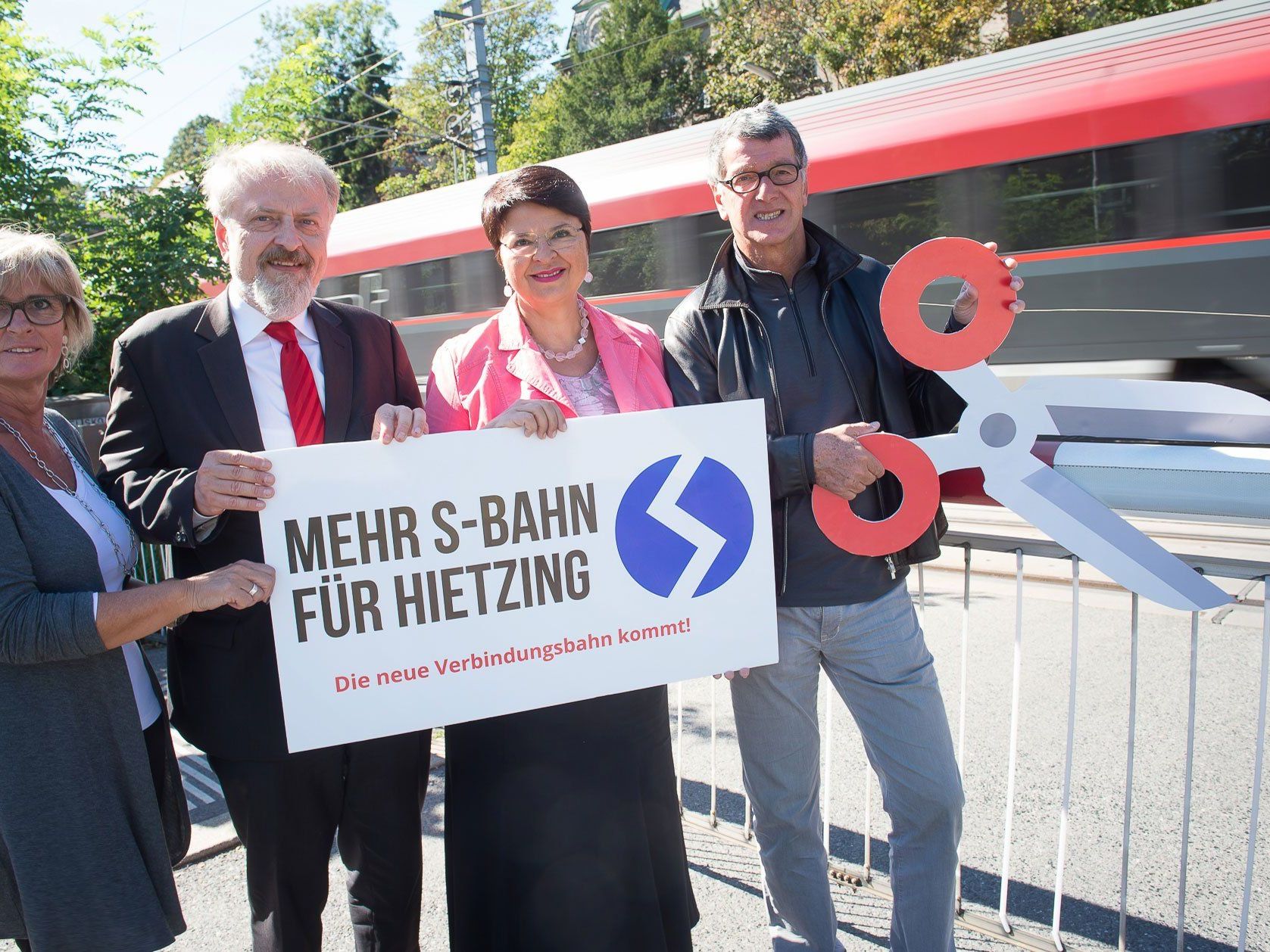 Bei der Vorstellung der neuen Verbindungsbahn. Bei der Vorstellung der neuen Verbindungsbahn.
