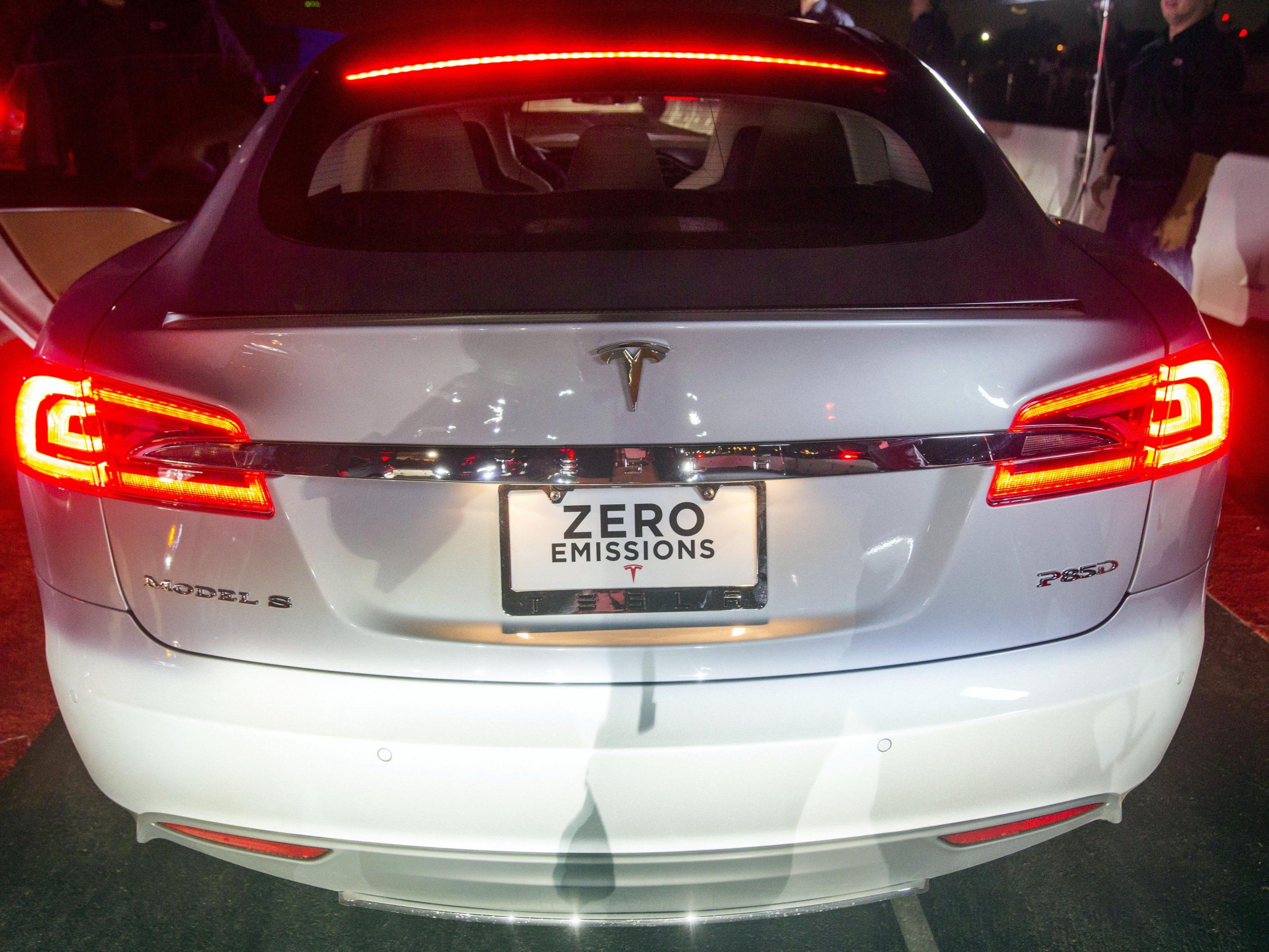 Tesla Model S P85D - Voll elektrisch und keine Abgase.