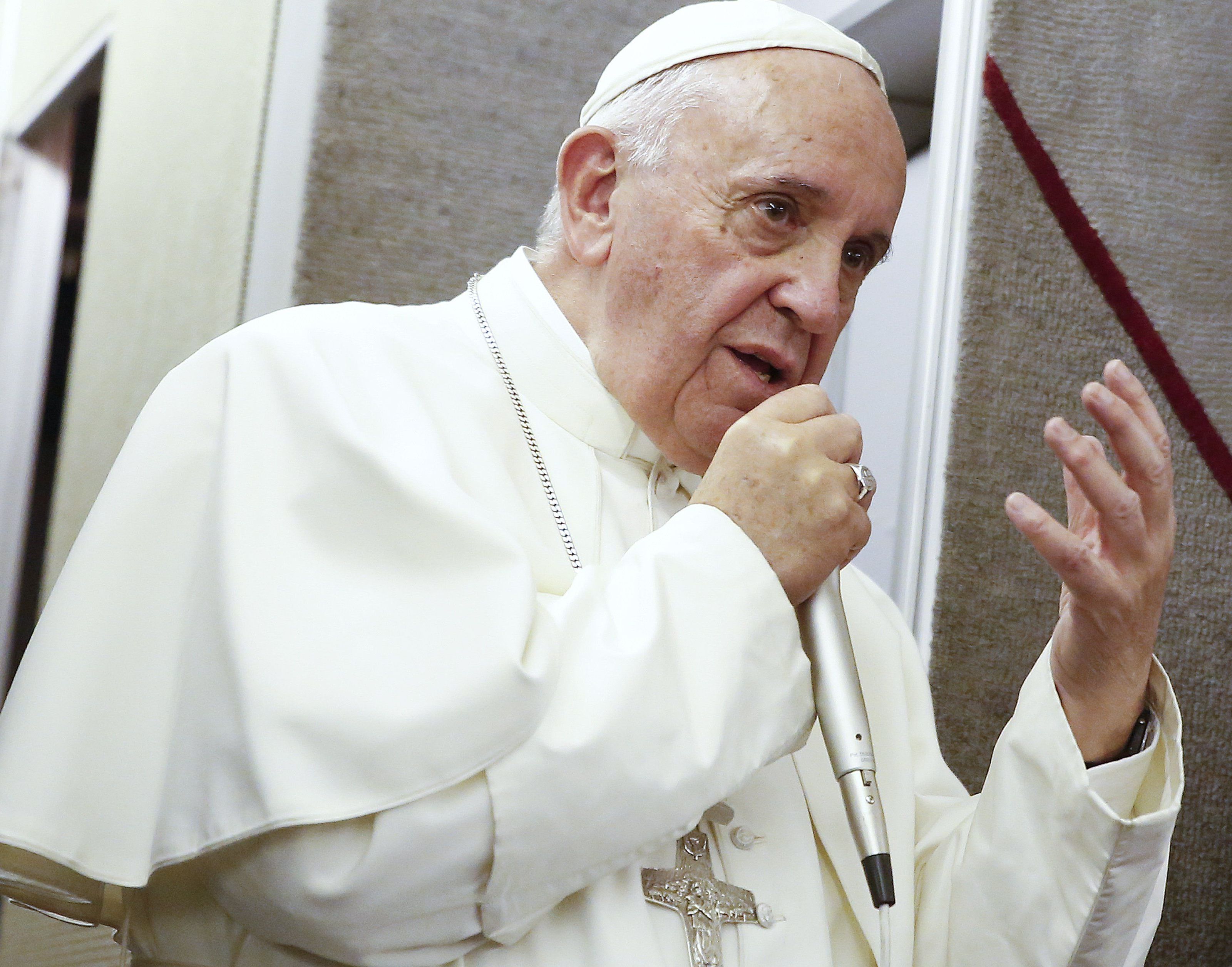 Pontifex hält Pädophilie unter Priestern für "Verrat an Berufung". Pontifex hält Pädophilie unter Priestern für "Verrat an Berufung".