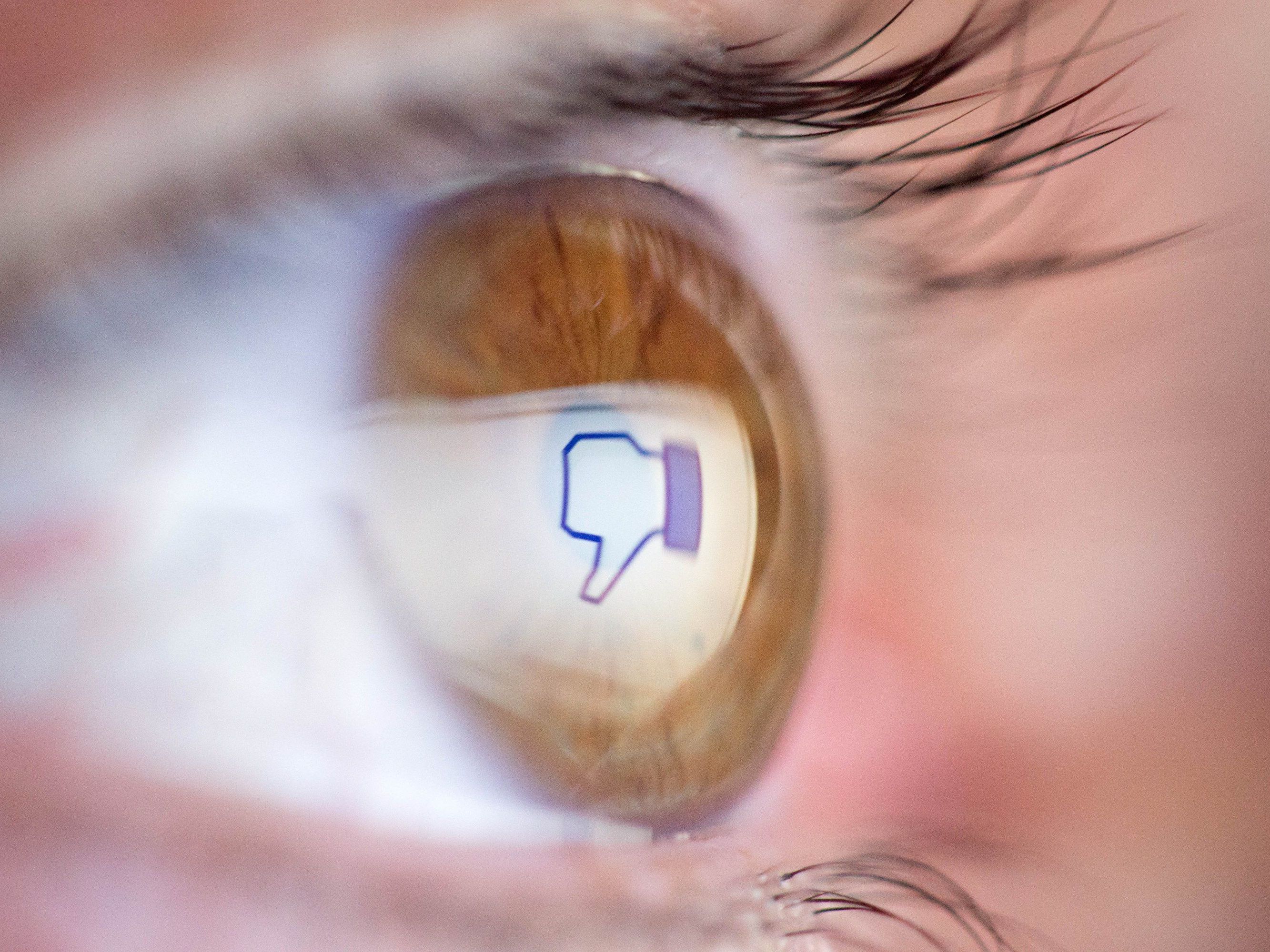 Facebook arbeitet nach jahrelangem Zögern schließlich doch an einer Art "Gefällt mir nicht"-Knopf. Facebook arbeitet nach jahrelangem Zögern schließlich doch an einer Art "Gefällt mir nicht"-Knopf.