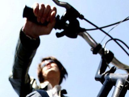 Bei Unfällen wurden am Freitag zwei Fahrradfahrerinnen verletzt. Bei Unfällen wurden am Freitag zwei Fahrradfahrerinnen verletzt.