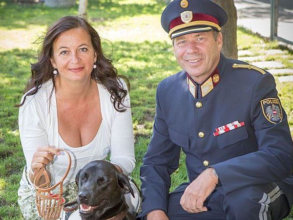 Tierschutzstadträtin Ulli Sima und Christof Hetzmannseder von der Wiener Polizei Tierschutzstadträtin Ulli Sima und Christof Hetzmannseder von der Wiener Polizei