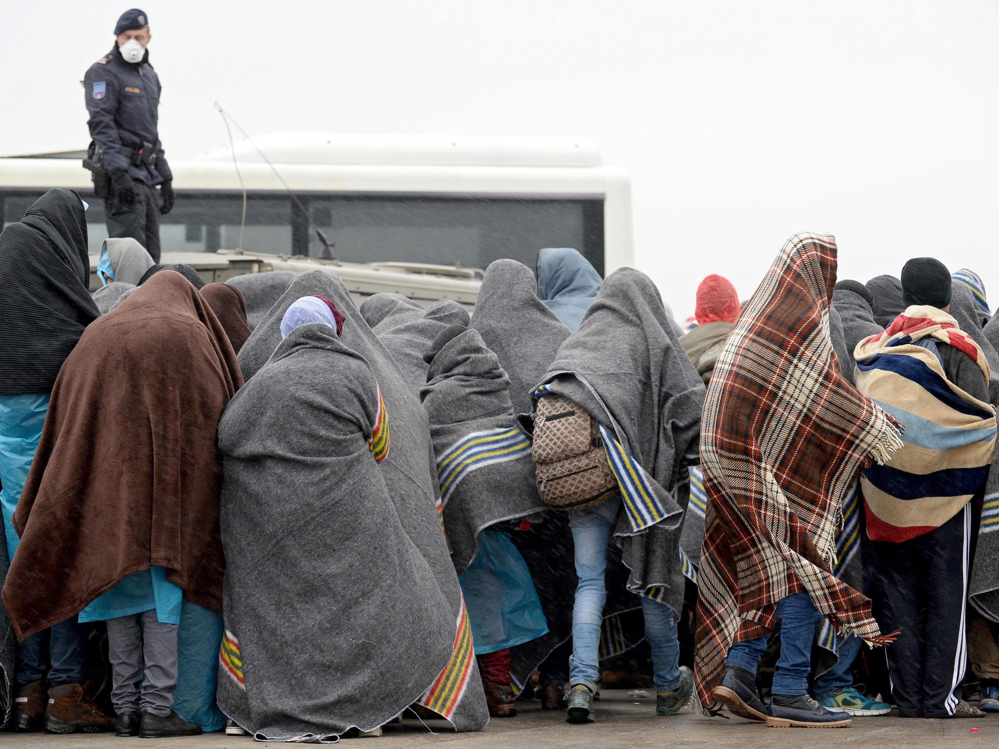 Flüchtlingshilfe: Inklusive Familiennachzug sogar bei 12,3 Mrd. Euro