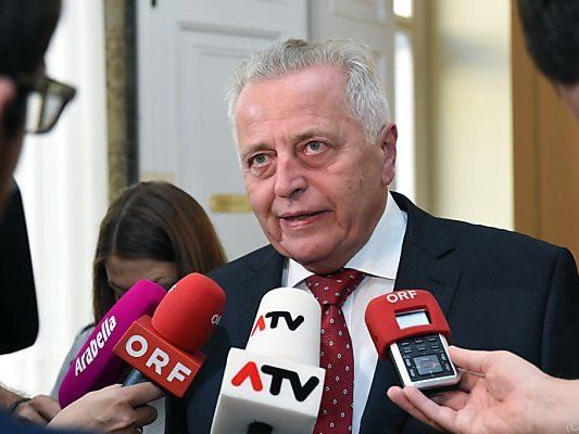Der Sozialminister sieht die Vorteile auf beiden Seiten Der Sozialminister sieht die Vorteile auf beiden Seiten