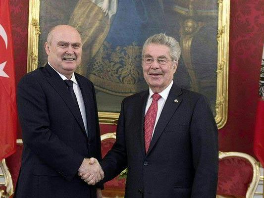 Am Donnerstag trafen sich der türkische Außenminister Feridun Sinirlioglu und Bundespräsident Heinz Fischer in Wien.