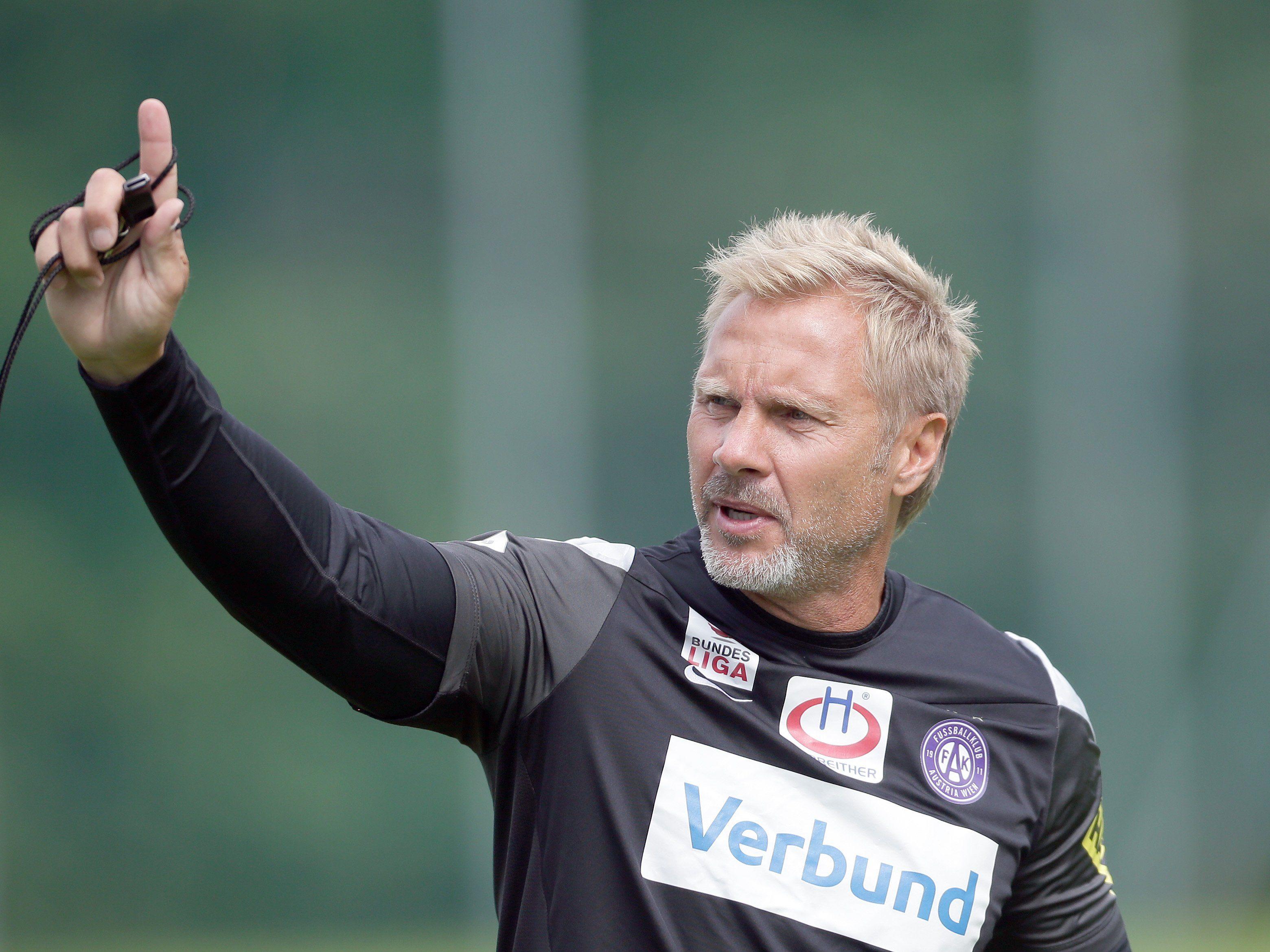 Trainer Thorsten Fink hat bei der Austria alles im Griff.