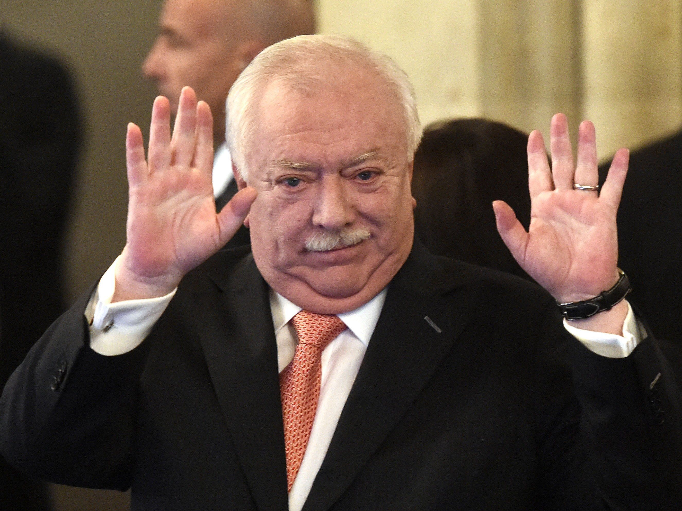 Michael Häupl hält wenig von einer Dreierkoalition. Michael Häupl hält wenig von einer Dreierkoalition.
