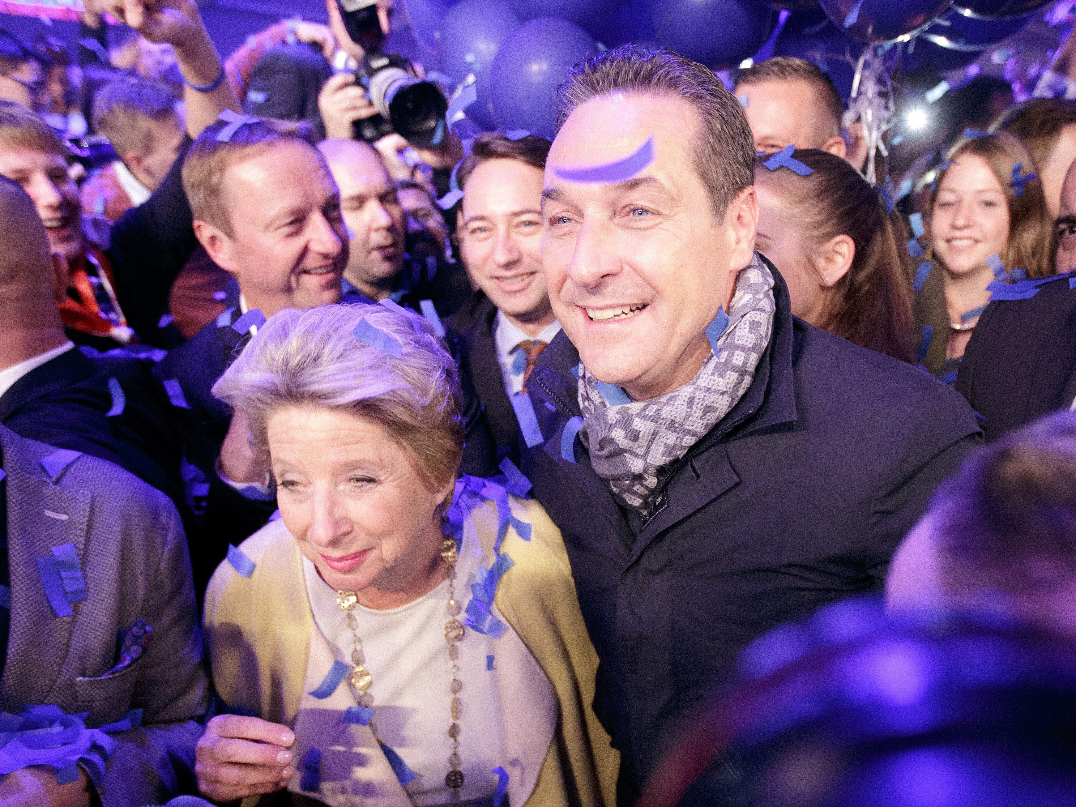 Wien-Wahl - Strahlegesichter bei Strache-Sause: "Hab euch alle lieb"