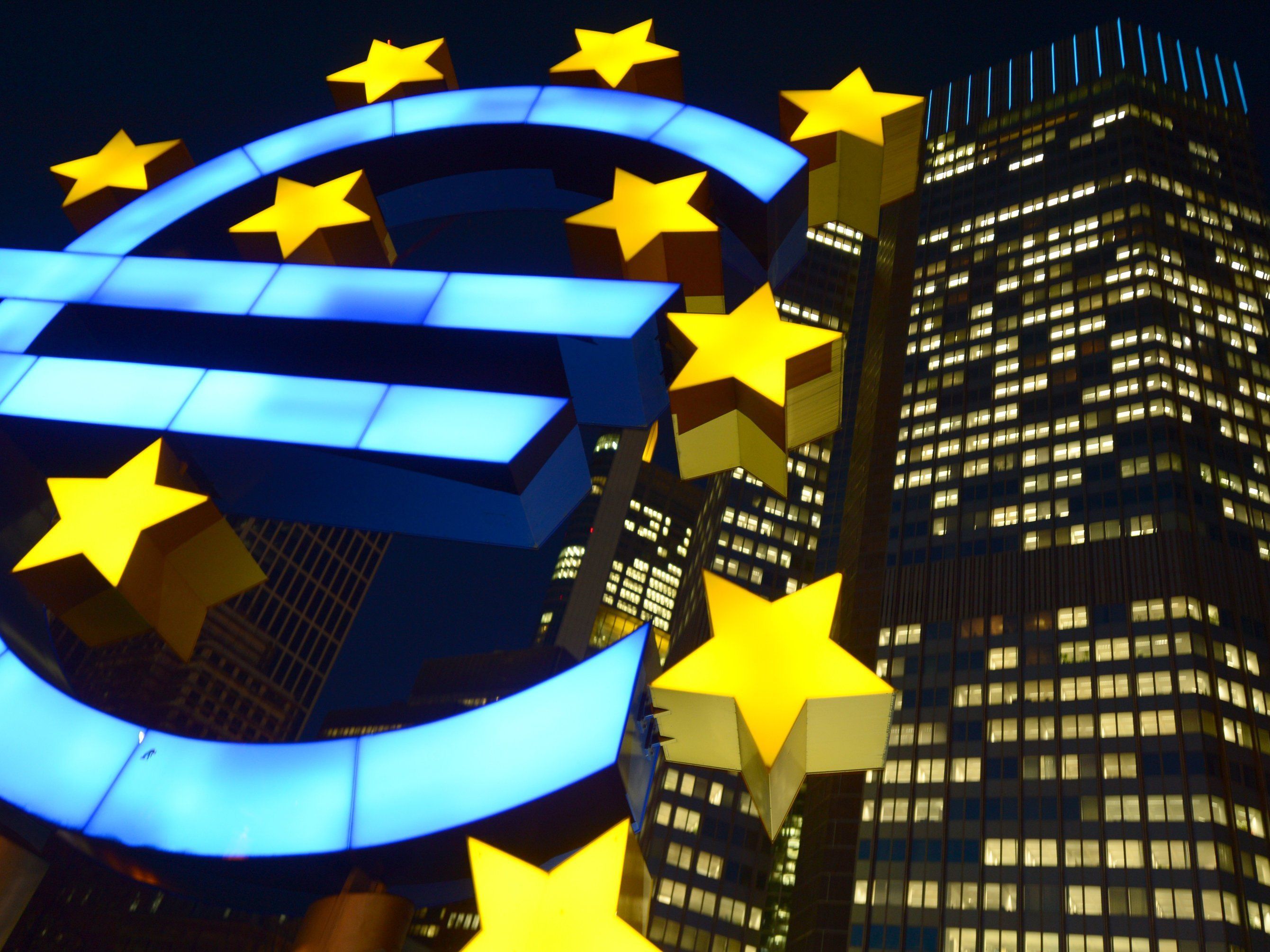 Am Donnerstag hatte Draghi die Märkte auf eine weitere Öffnung der Geldschleusen eingestimmt Am Donnerstag hatte Draghi die Märkte auf eine weitere Öffnung der Geldschleusen eingestimmt