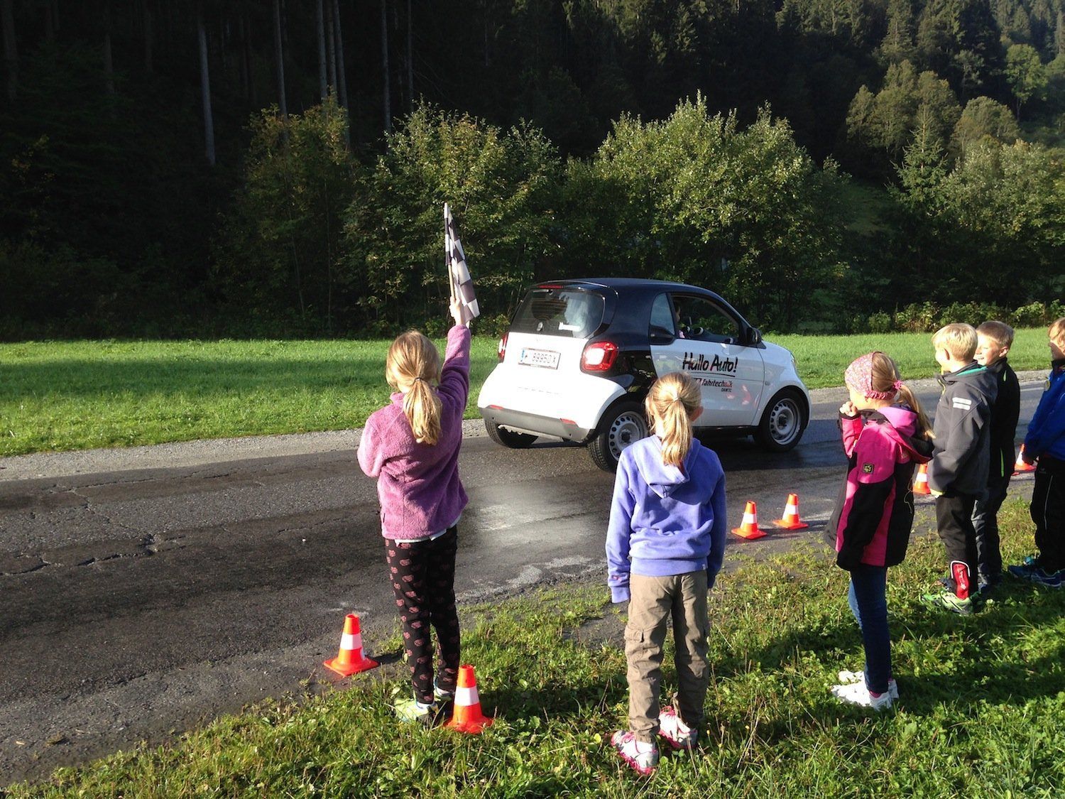 Wie lange ist der Anhalteweg bei einer Notbremsung? Wie lange ist der Anhalteweg bei einer Notbremsung?