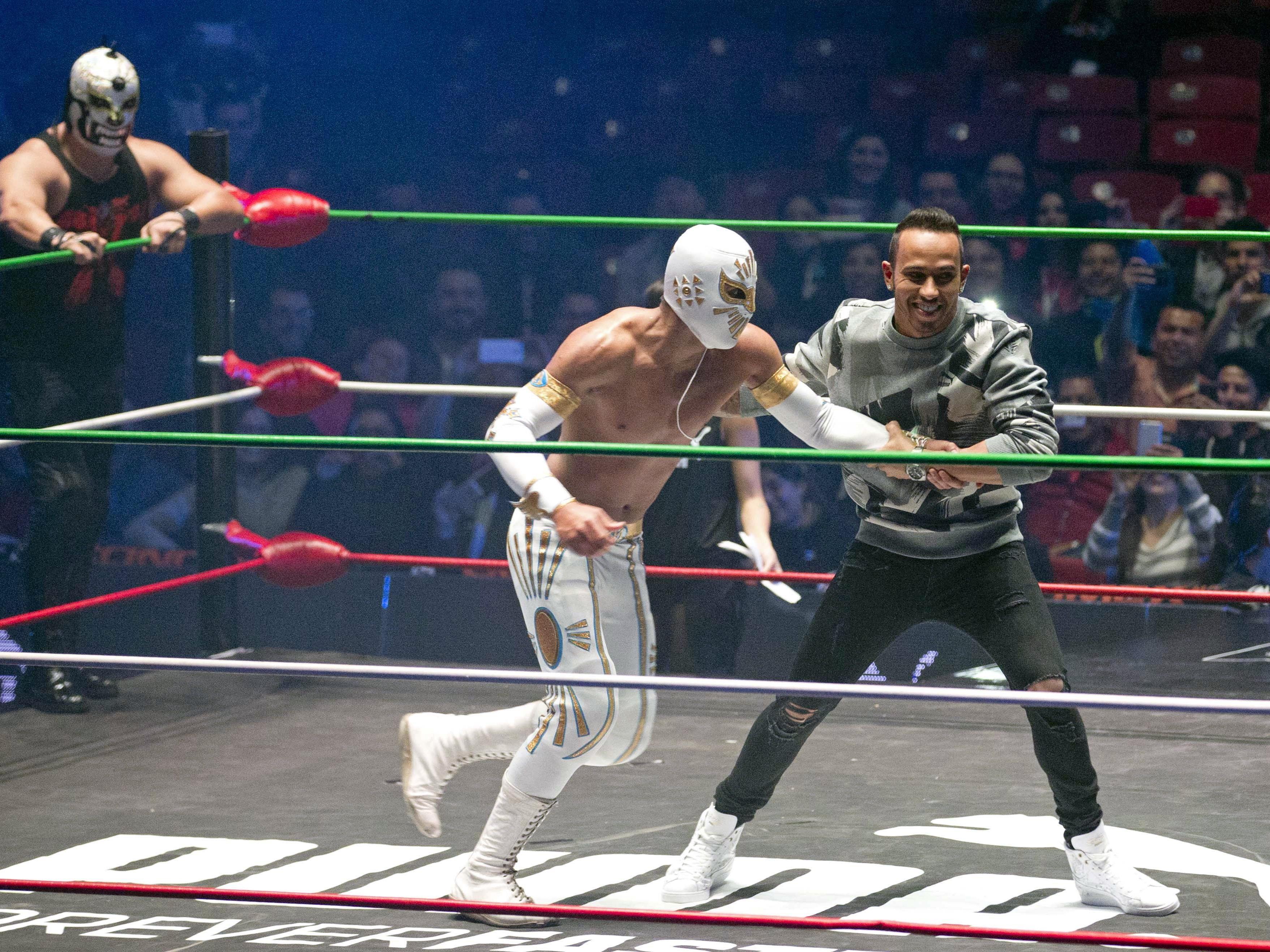 Lewis Hamilton stieg in Mexiko-City in den Wrestling-Ring.