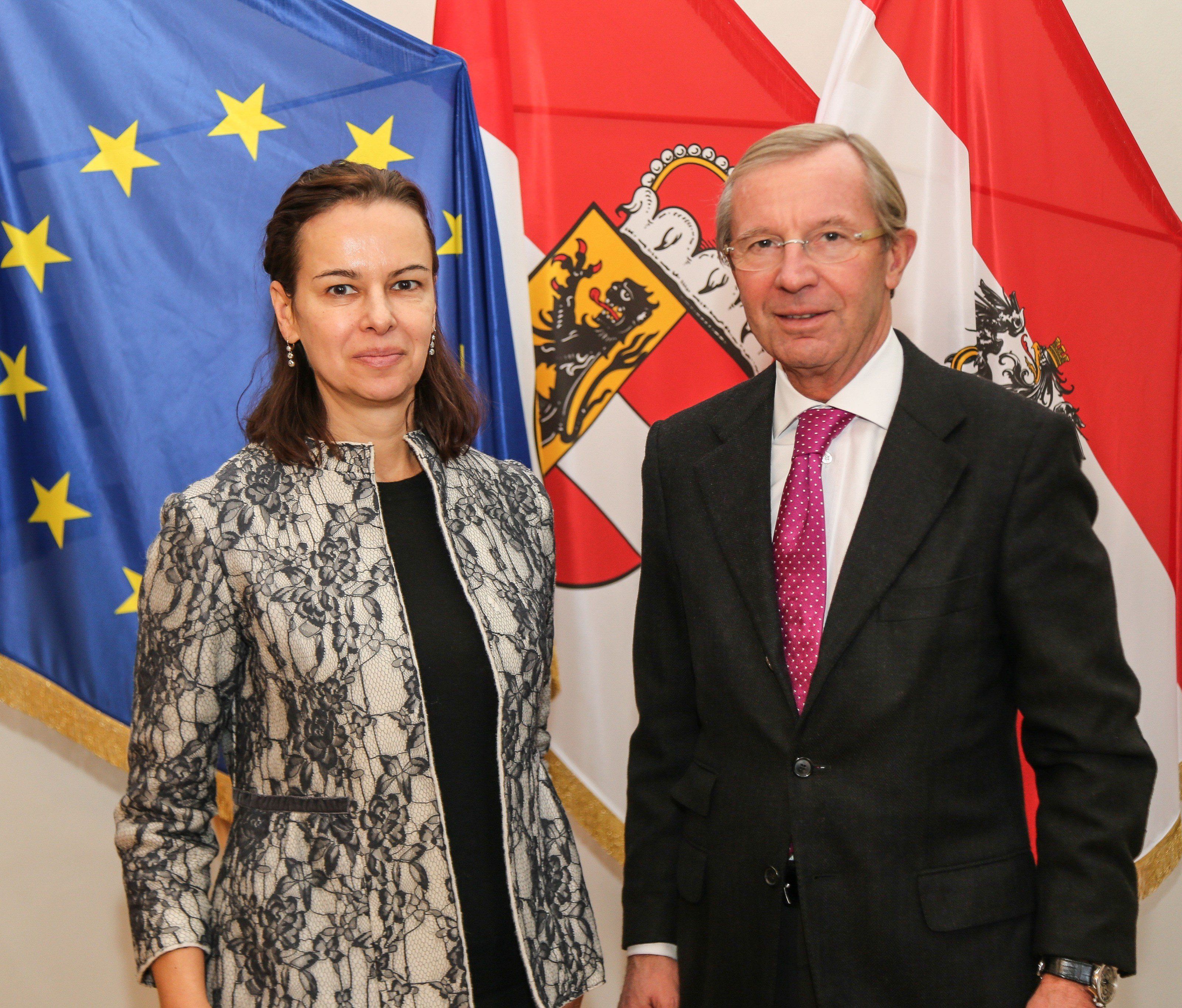 Familienministerin Sophie Karmasin und Landeshauptmann Wilfried Haslauer trafen sich am Donnerstag zum Arbeitsgespräch in Salzburg. Familienministerin Sophie Karmasin und Landeshauptmann Wilfried Haslauer trafen sich am Donnerstag zum Arbeitsgespräch in Salzburg.