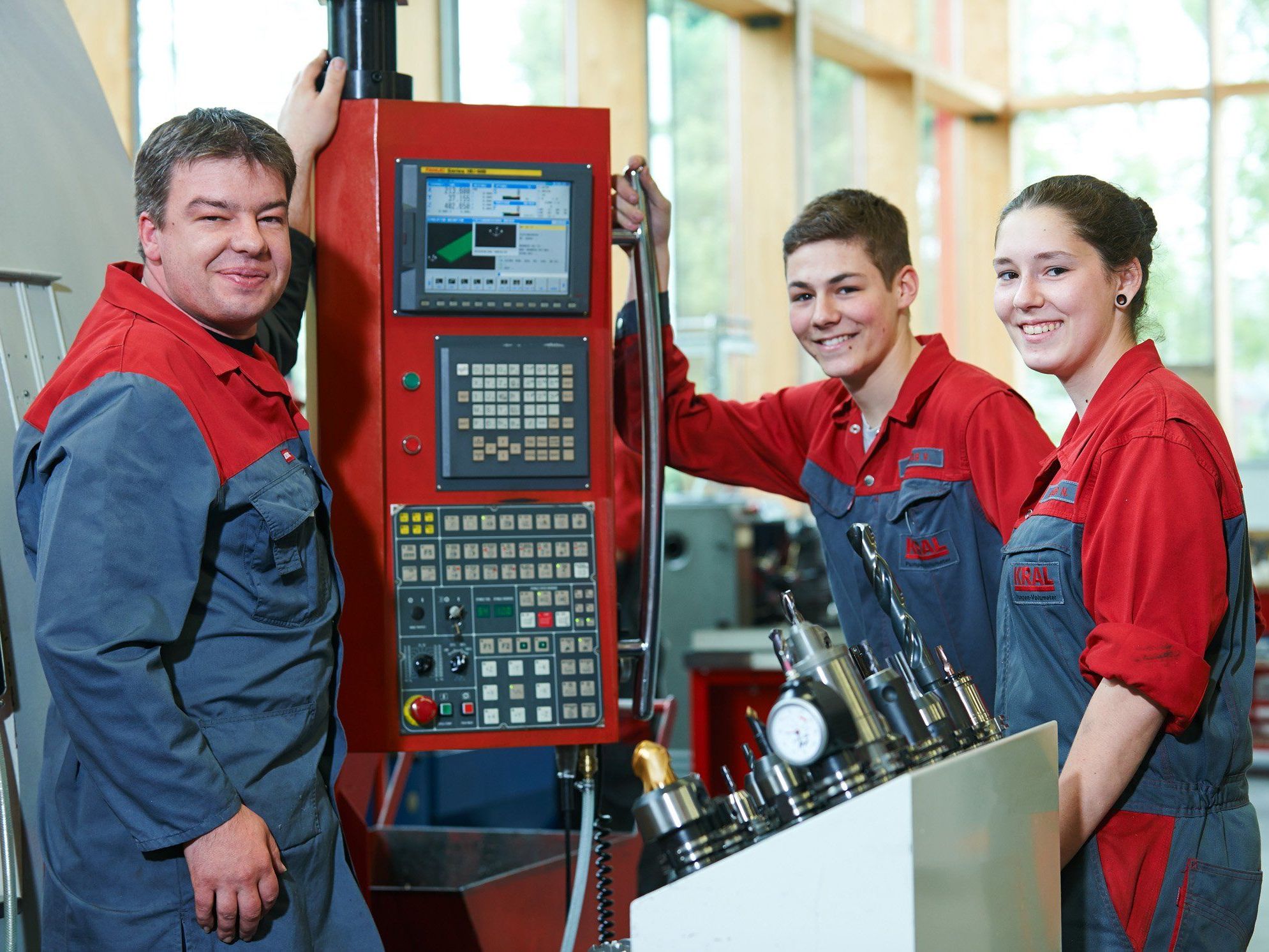 Vielfältige Ausbildungsmöglichkeiten bieten die Betriebe im Industriegebiet Nord. Vielfältige Ausbildungsmöglichkeiten bieten die Betriebe im Industriegebiet Nord.