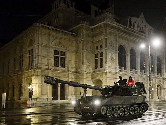 Weil Panzer über die Ringstraße fahren, werden Verkehrsbehinderungen erwartet Weil Panzer über die Ringstraße fahren, werden Verkehrsbehinderungen erwartet