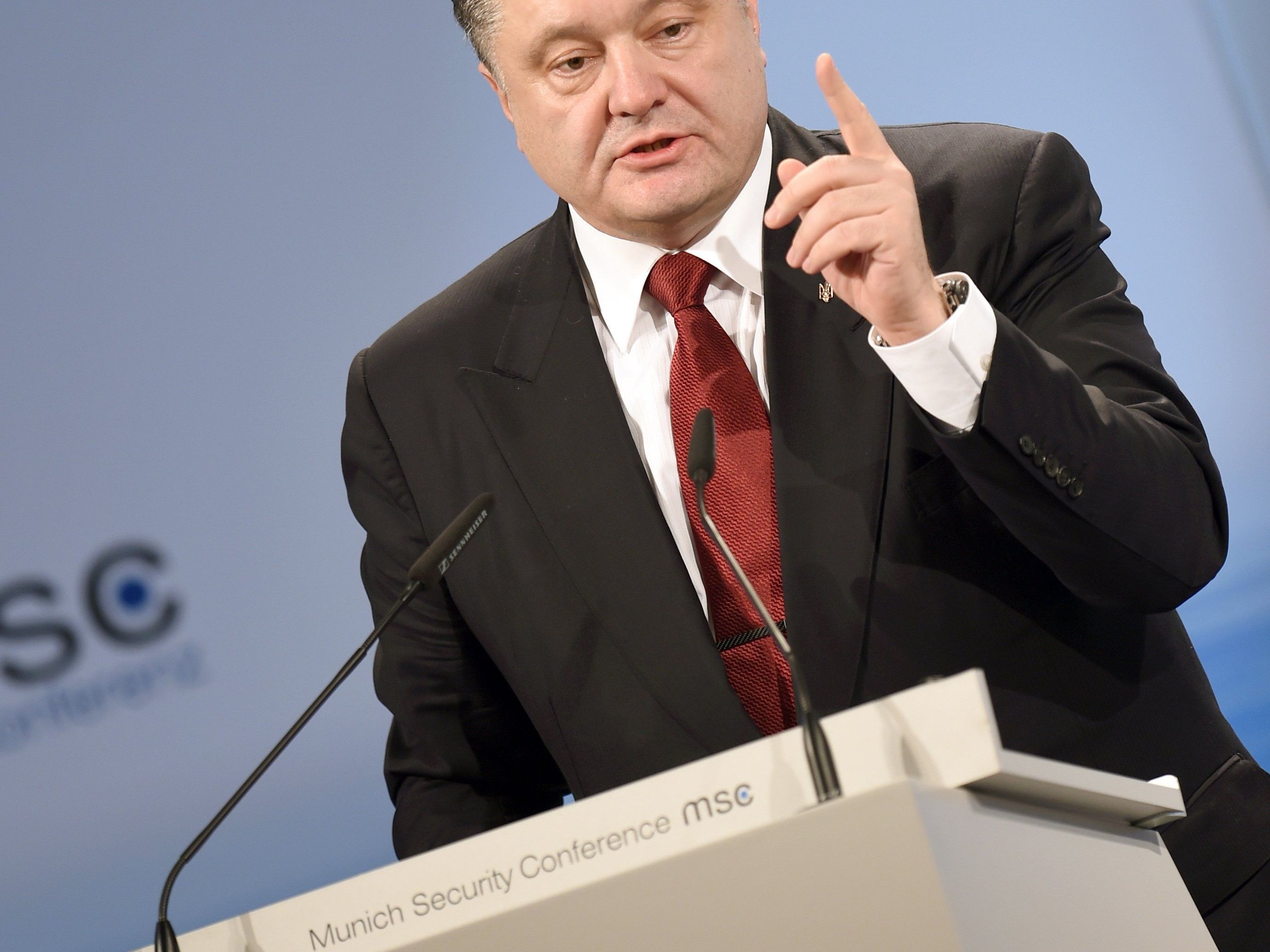 Der ukrainische Präsident Petro Poroschenko rief seine Soldaten zur Wachsamkeit auf Der ukrainische Präsident Petro Poroschenko rief seine Soldaten zur Wachsamkeit auf