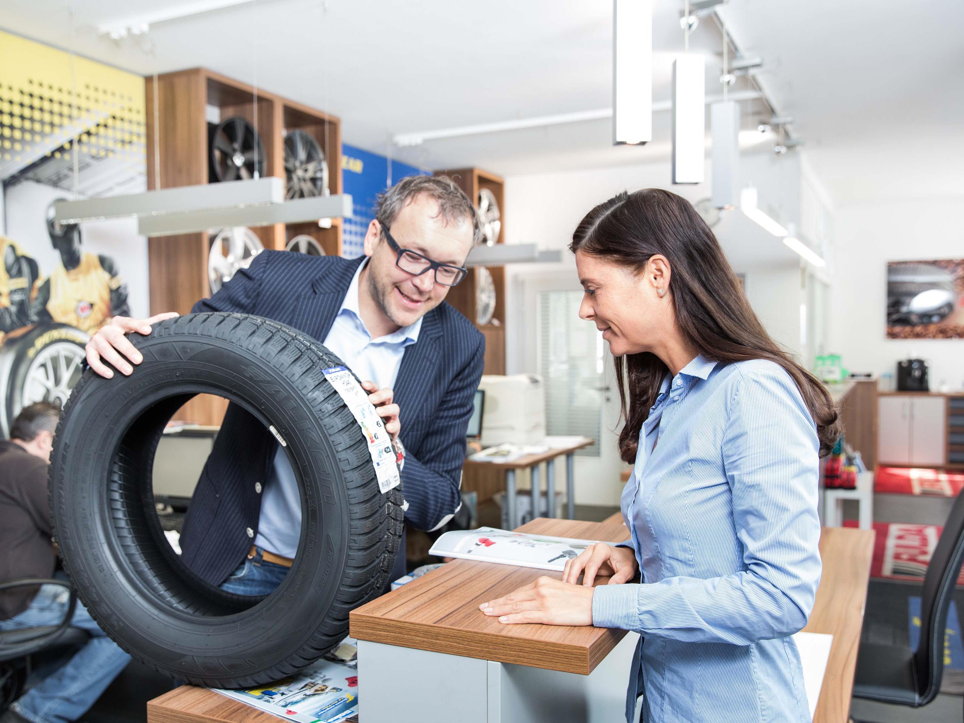 Reifenexperte Michael Peschek rät, sich beim Reifenkauf auf alle Fälle vom Fachhändler beraten zu lassen.