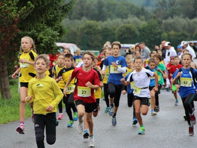 Mit vollem Einsatz rannten die Kids zur Bestzeit. Mit vollem Einsatz rannten die Kids zur Bestzeit.