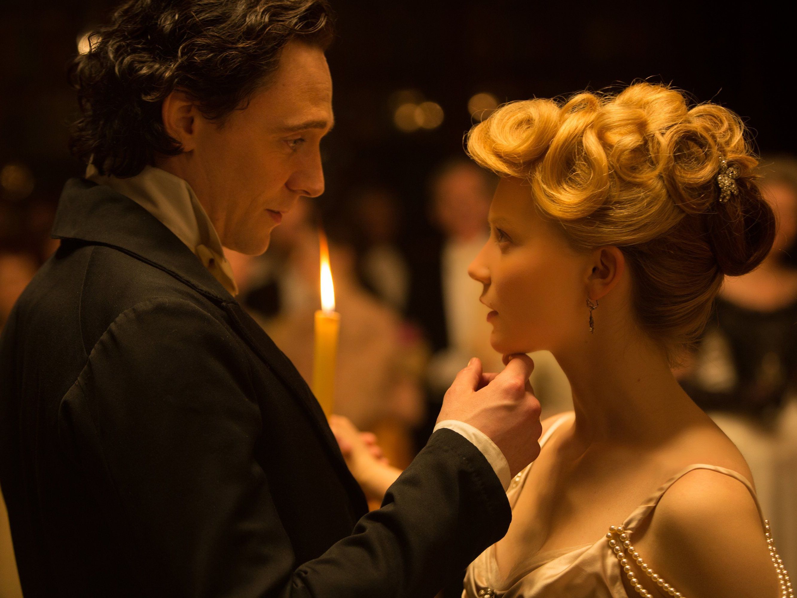 "Crimson Peak" - Wasikowska: "Ist nicht jede Romanze ein Horror?" "Crimson Peak" - Wasikowska: "Ist nicht jede Romanze ein Horror?"