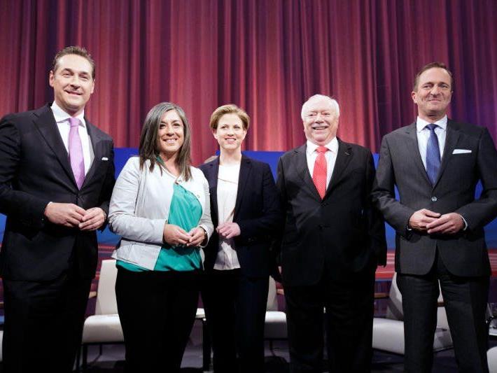 Da lächeln sie noch: Die fünf Spitzenkandidaten kurz vor der Sendung.