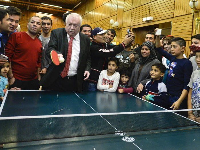 Eine Runde Ping-Pong mit dem Bürgermeister. Eine Runde Ping-Pong mit dem Bürgermeister.