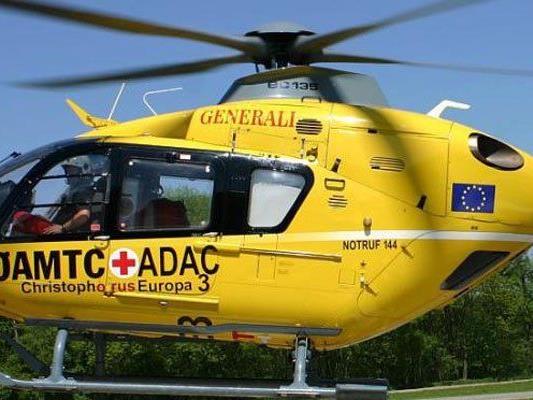 Das Unfallopfer wurde mit einem Christophorus-Hubschrauber ins Spital geflogen