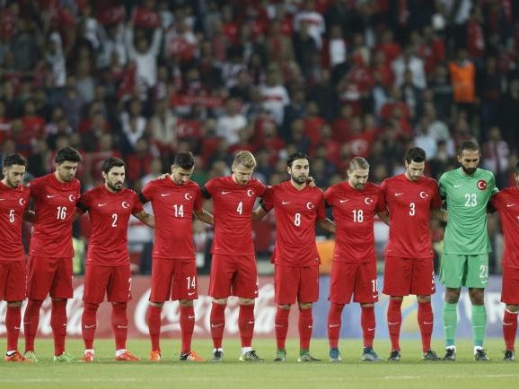 Empörung über Störung des Gedenkens vor Länderspiel gegen Island Empörung über Störung des Gedenkens vor Länderspiel gegen Island