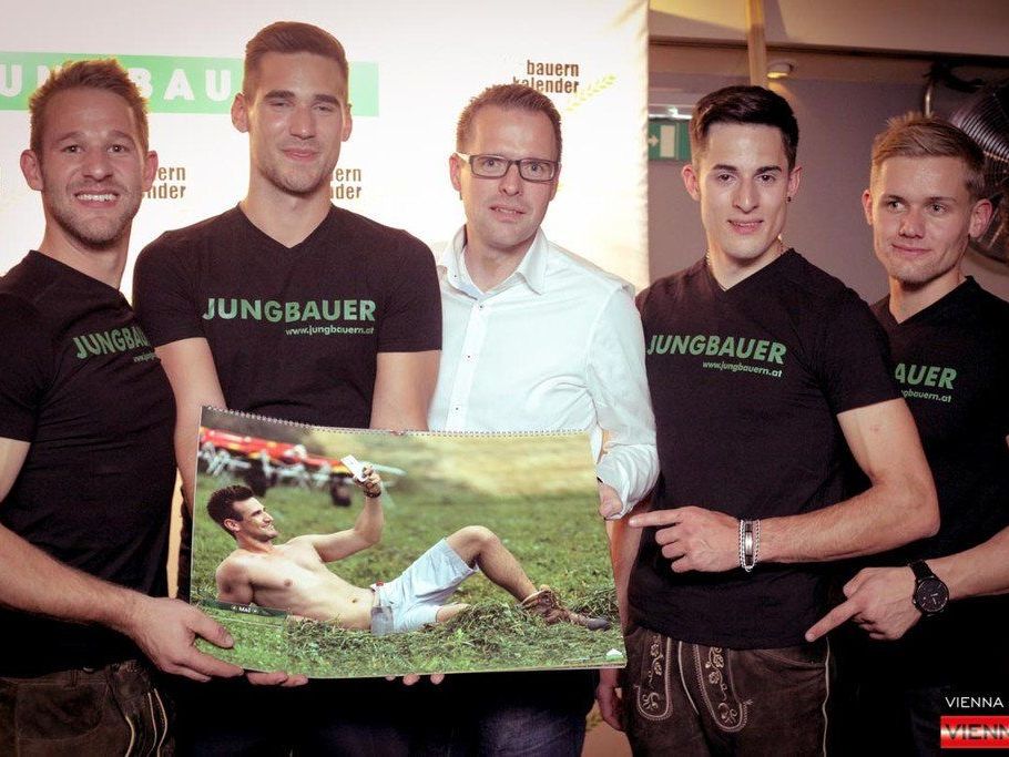 Jungbauern bei der Kalender-Präsentation