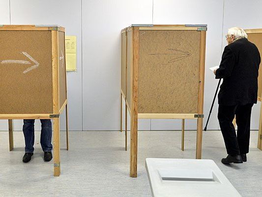 In einem Wahllokal in Ottakring im Rahmen der Gemeinderats- und Landtagswahl in Wien In einem Wahllokal in Ottakring im Rahmen der Gemeinderats- und Landtagswahl in Wien