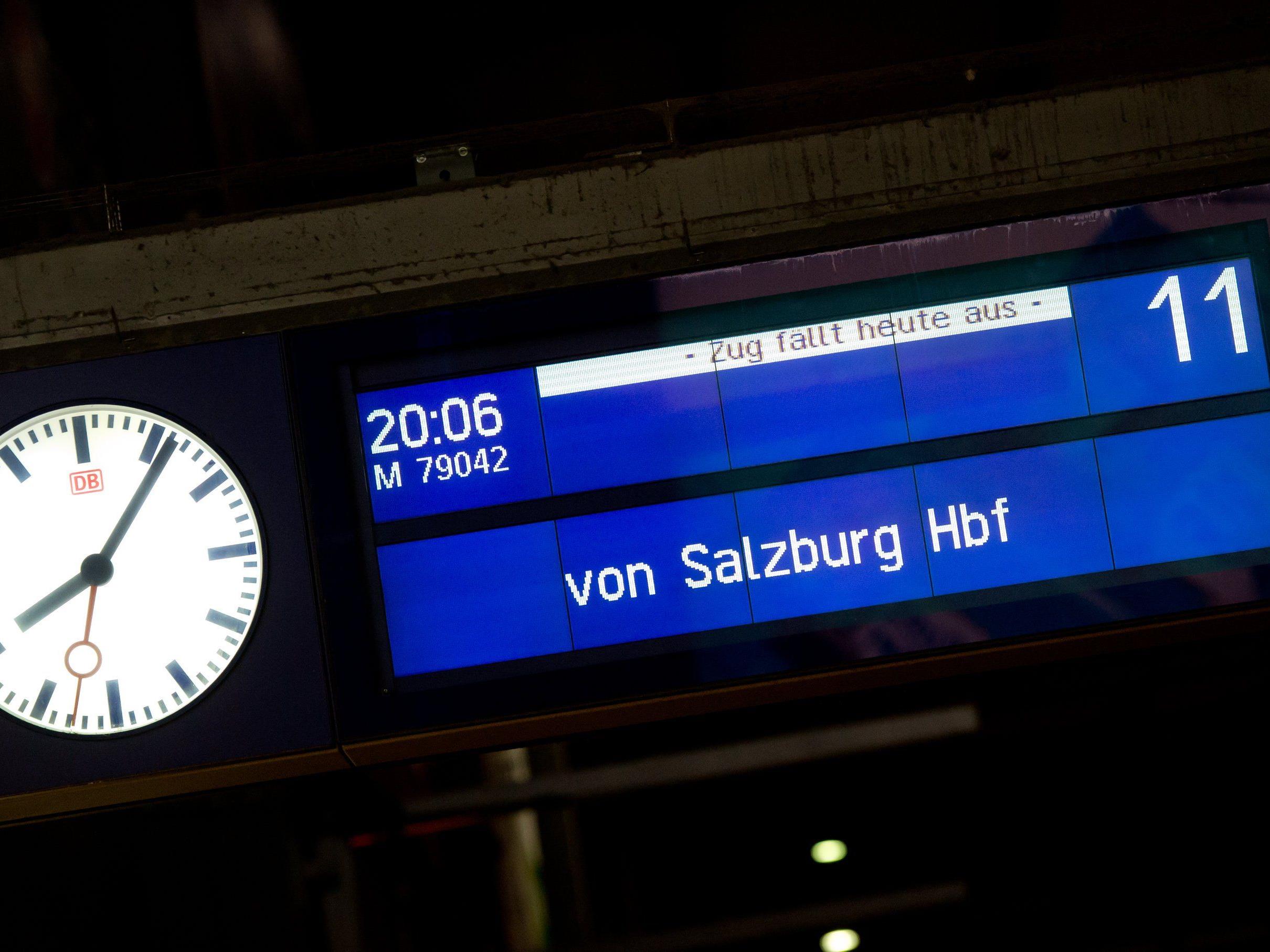 Züge mit Fahrgästen heute nur Richtung Österreich - Ab morgen eingeschränkter Verkehr in beide Richtungen.