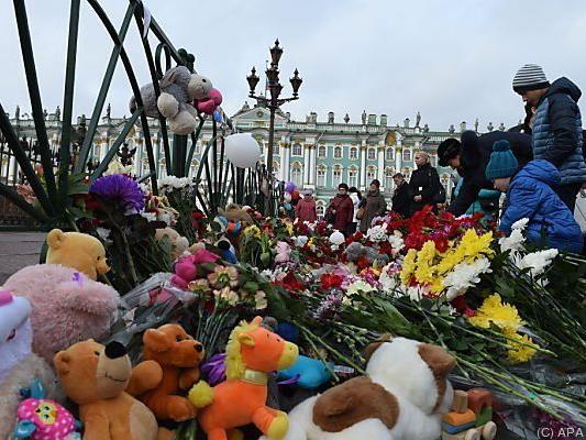 Gedenken an die Absturz-Opfer in St. Petersburg