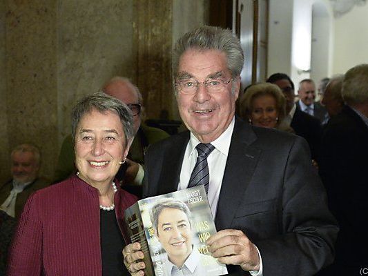 Margit Fischer kam in Begleitung ihres Mannes Margit Fischer kam in Begleitung ihres Mannes