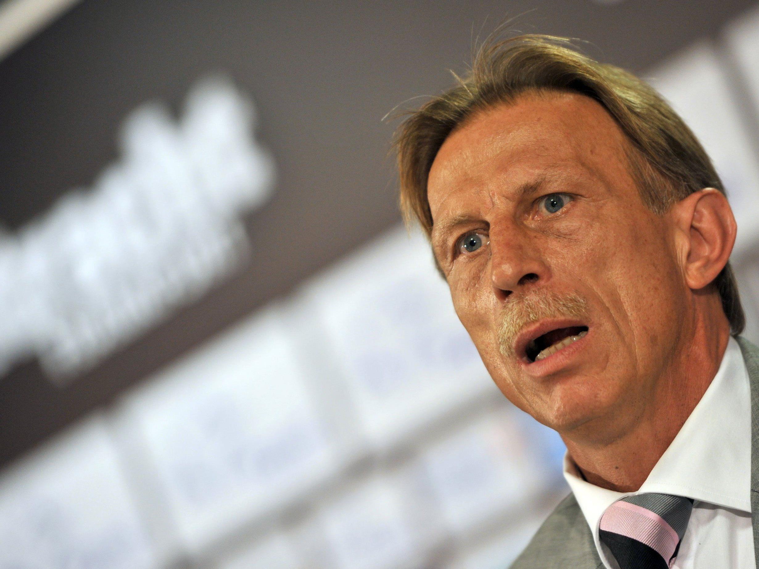 Ex-Austria-Wien-Trainer Daum bot Stuttgart seine Hilfe an.