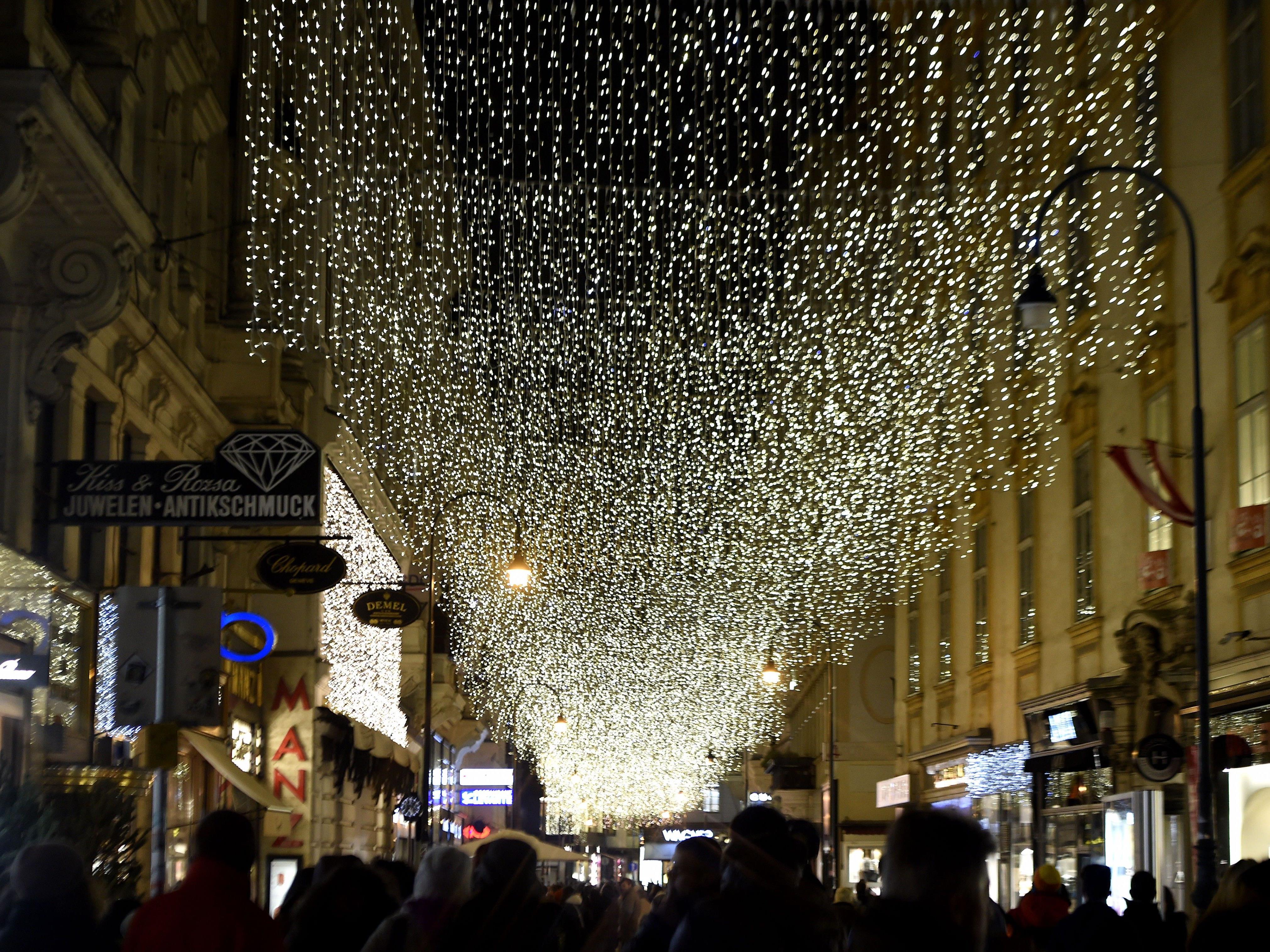 In Wien wurde die Weihnachtsbeleuchtung angeknipst.