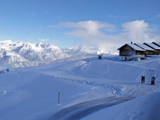 Blick auf die Schneekontrolle: Schon ab dem vorgezogenen Saisonstart herrschen auf der Hochjoch-Seite der Silvretta Montafon ausgezeichnete Pistenbedingungen. Bildquelle: Silvretta Montafon, Veröffentlichung honorarfrei